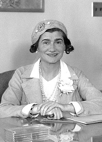 la fascinante biografía de coco chanel|coco chanel wikipedia.